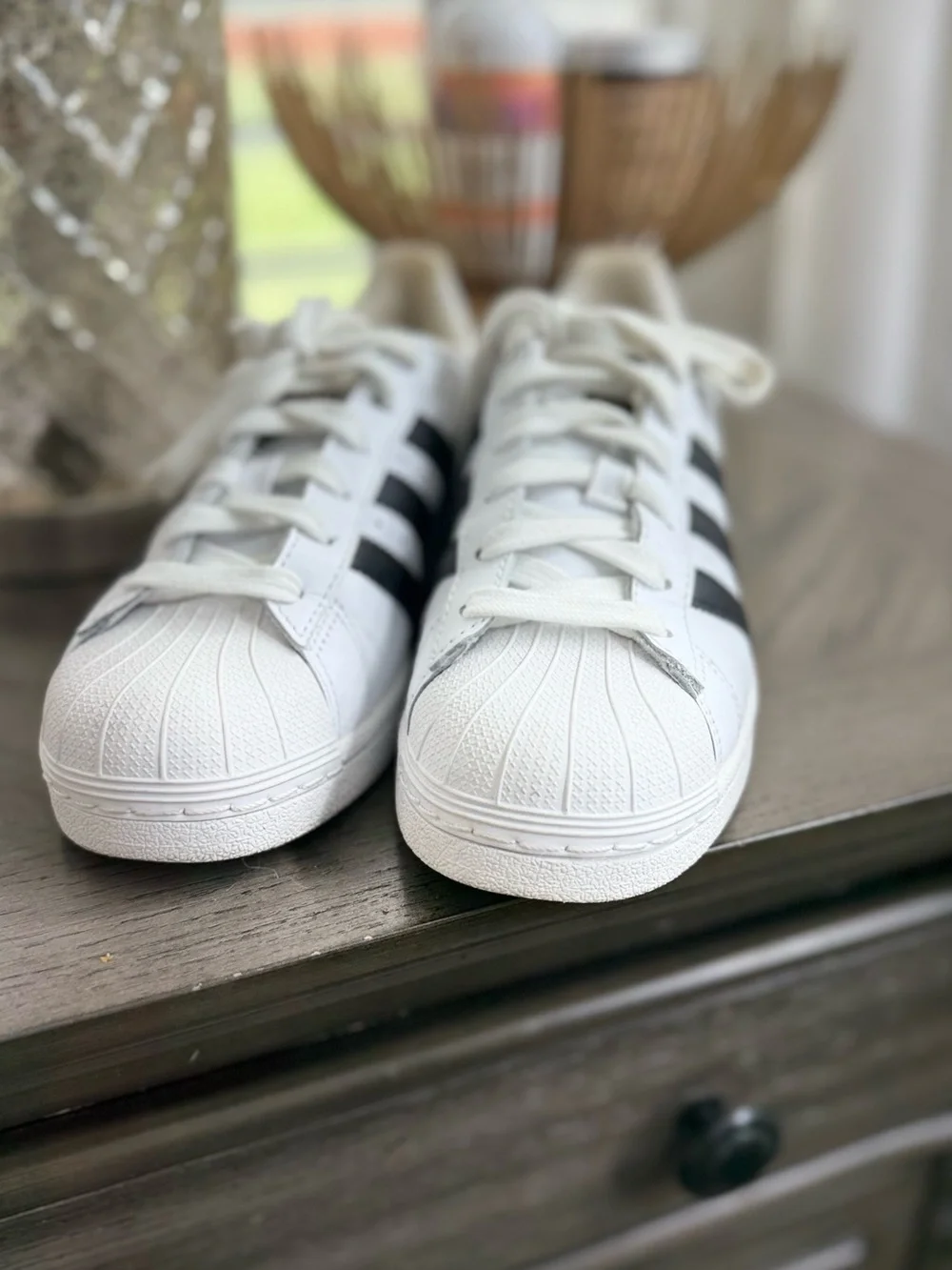 🤍 Authentic Adidas Superstar sneakers in excellent pre-owned condition.